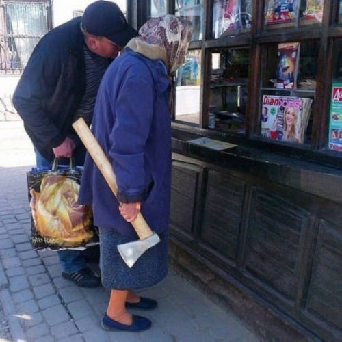 Gizi néni jött felkérdezni az eladót