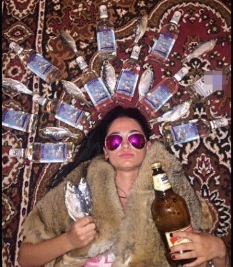 Ő ezzel a képpel vadászik pasira az online térben