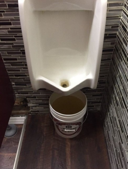 Megkérünk mindenkit aki használja, ha végzett ürítse ki!