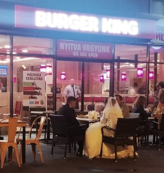 Amikor ellopják a menyasszonyt, meg is kell etetni
