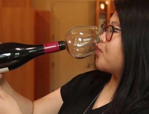 Vacsora után megkívánt egy pohár bort