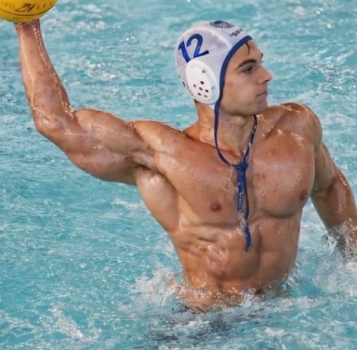 Egy vízilabdás pasi a hölgyeknek