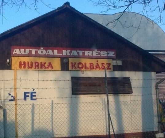 Itt aztán minden IS van
