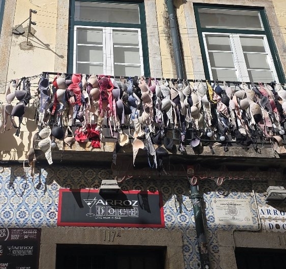 Eközben a portugáliai Lisszabonban